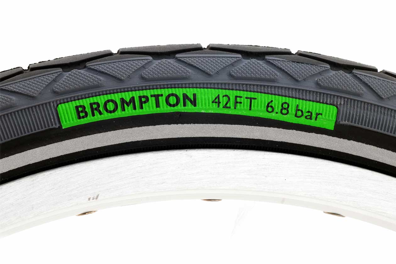 希少!! 美品!! ブロンプトン(BROMPTON) 純正タイヤ2本SET!! バリ溝 屋内保管品 Brompton ブロンプトン 純正タイヤ 前後2本セット 美品 中古16