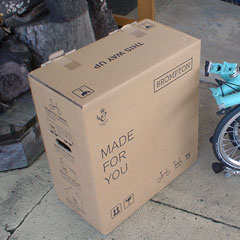 uBROMPTON Bardboard Boxv̊gʐ^